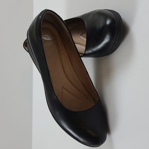 Nurture by Lamaze Black Leather Comfort Wedge